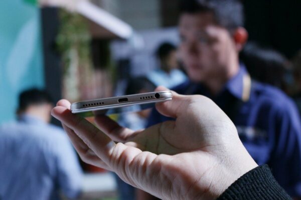 Hands on Oppo F1s 4