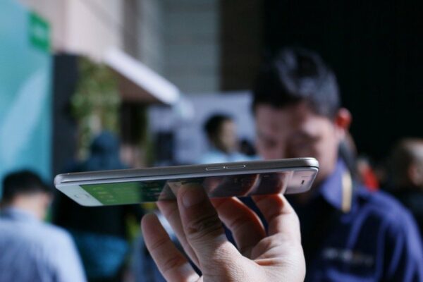 Hands on Oppo F1s 5
