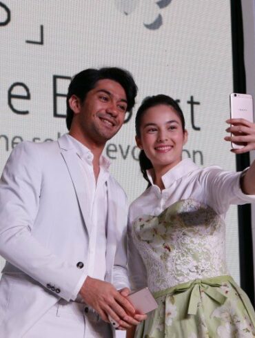 Launching Oppo F1S 1