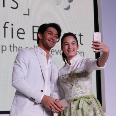 Launching Oppo F1S 1