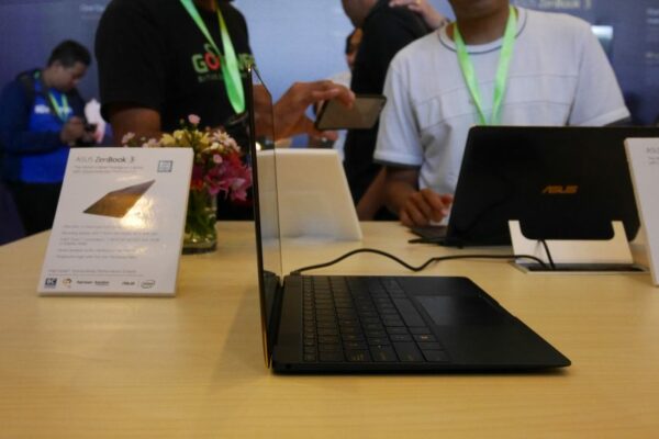 ASUS ZenBook 3 1 1