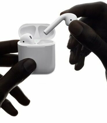 Apple AirPods: Wireless Earbud dengan Dukungan Siri 28 Apple AirPods 2