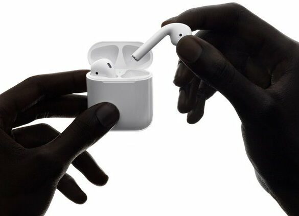 Apple AirPods: Wireless Earbud dengan Dukungan Siri 25 Apple AirPods 2
