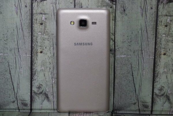 Samsung Galaxy On7 3