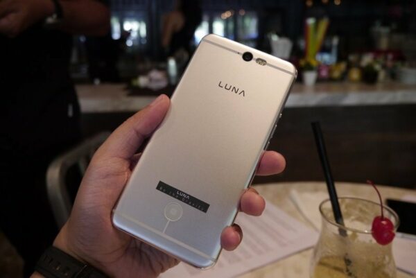 Luna Smartphone 3