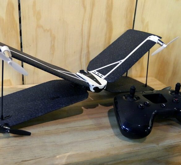 Gandeng GadgetCiti, Parrot Luncurkan Tiga Drone Terbaru di Indonesia 19 Parrot Swing