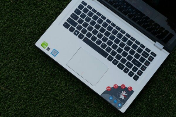 Lenovo Yoga 700 8