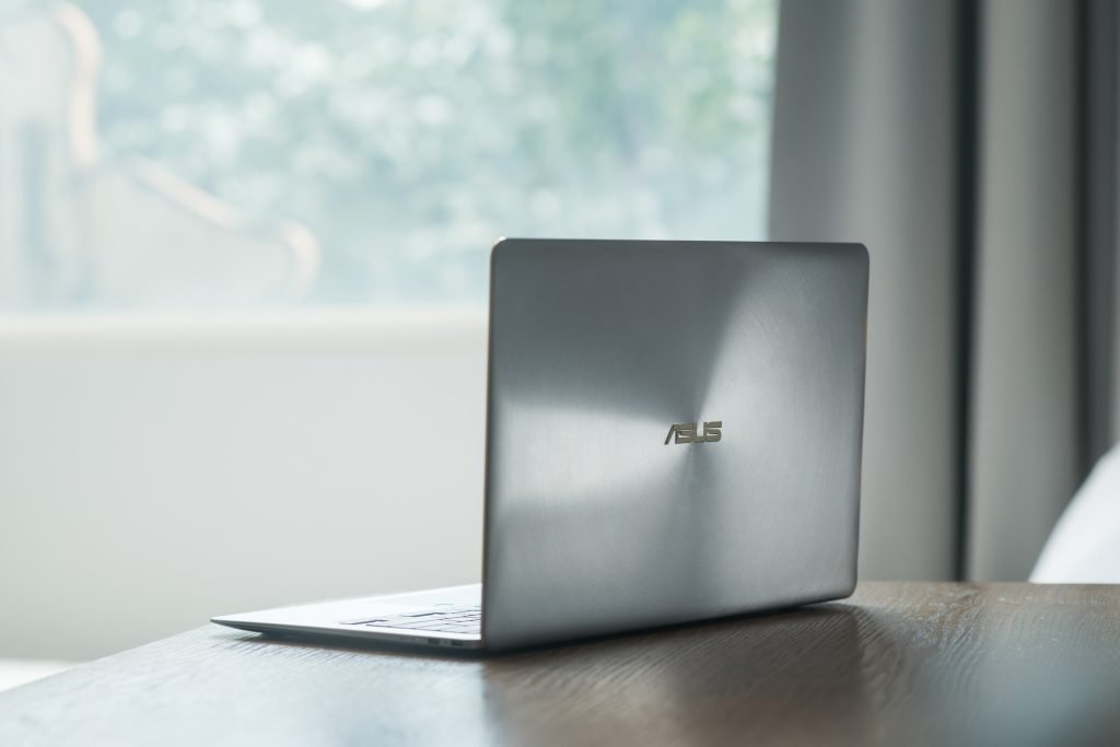 Asus ZenBook 3 Deluxe 6