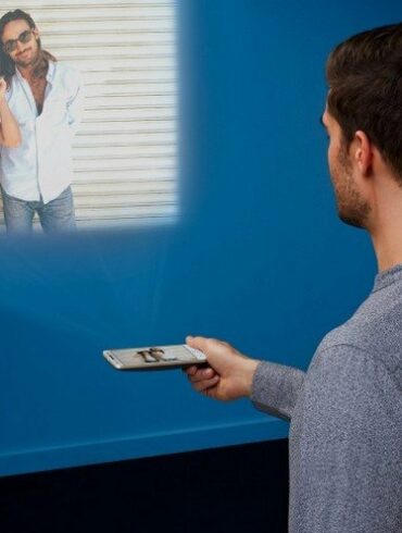 Review Moto Insta-Share Projector: Aksesori Moto Z Untuk Presentasi dan Bioskop Mini 25 Moto Insta Share 1