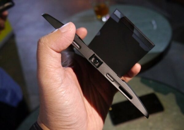 Melihat Lebih Dekat Smartphone Modular Lenovo Moto Z dan Moto Z Play 32 Moto Insta Share Projector