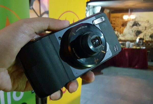 Melihat Lebih Dekat Smartphone Modular Lenovo Moto Z dan Moto Z Play 31 Moto Z Camera Mods Hasselblad 2