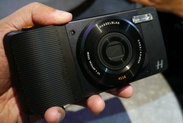 Melihat Lebih Dekat Smartphone Modular Lenovo Moto Z dan Moto Z Play 29 Moto Z Camera Mods Hasselblad 3