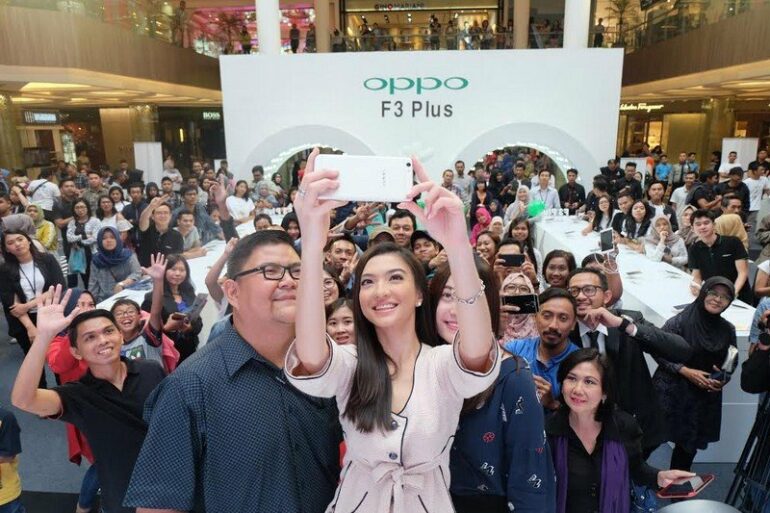 Oppo Memulai Penjualan Perdana F3 Plus di 26 Kota Besar di Indonesia 60 Penjualan Perdana Oppo F3 Plus 2