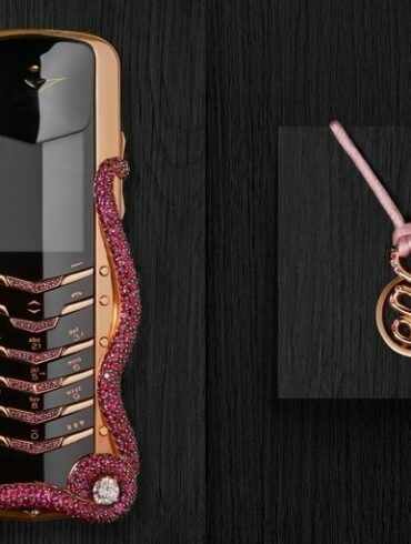 Vertu Signature Cobra detail