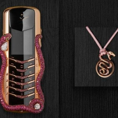 Vertu Signature Cobra detail