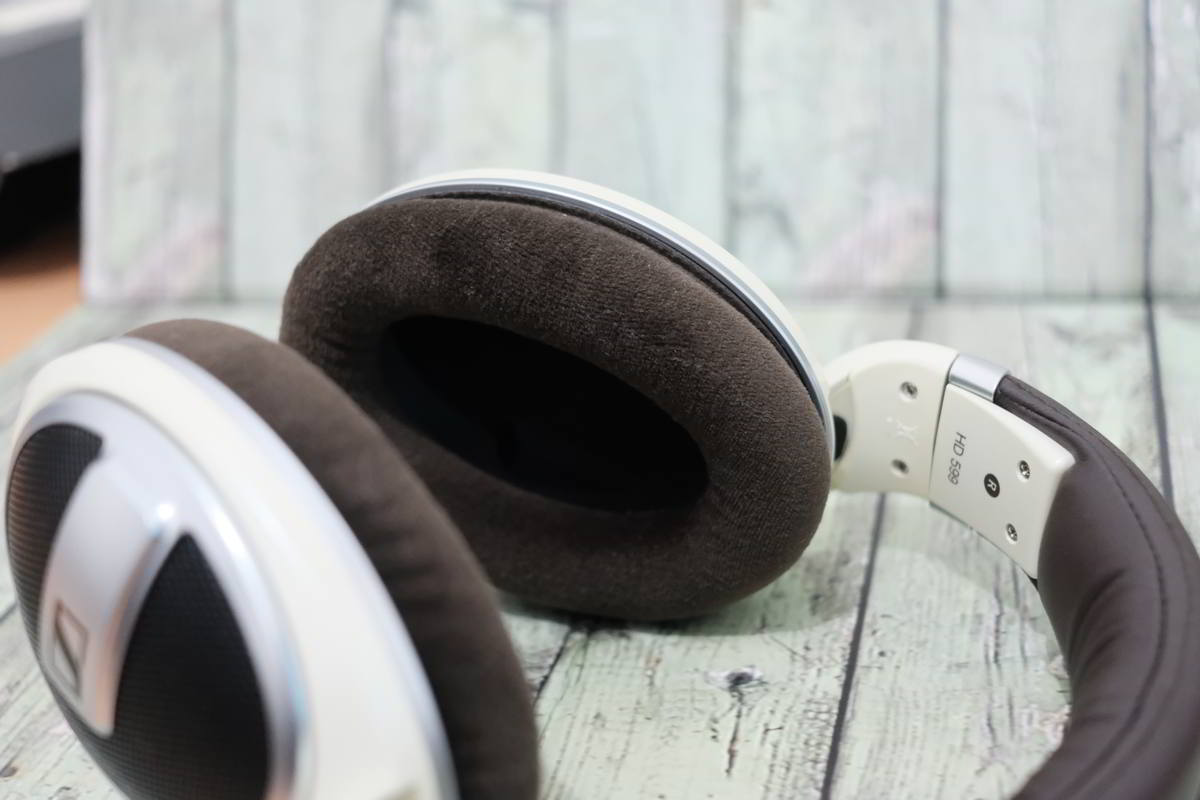 Review Sennheiser HD 599: Headphone Untuk Pemula yang Ingin Terjun ke Dunia  Audiophile - YANGCANGGIH.COM