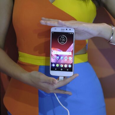 motorola z2 play launch 3 motorola z2 play launch 3