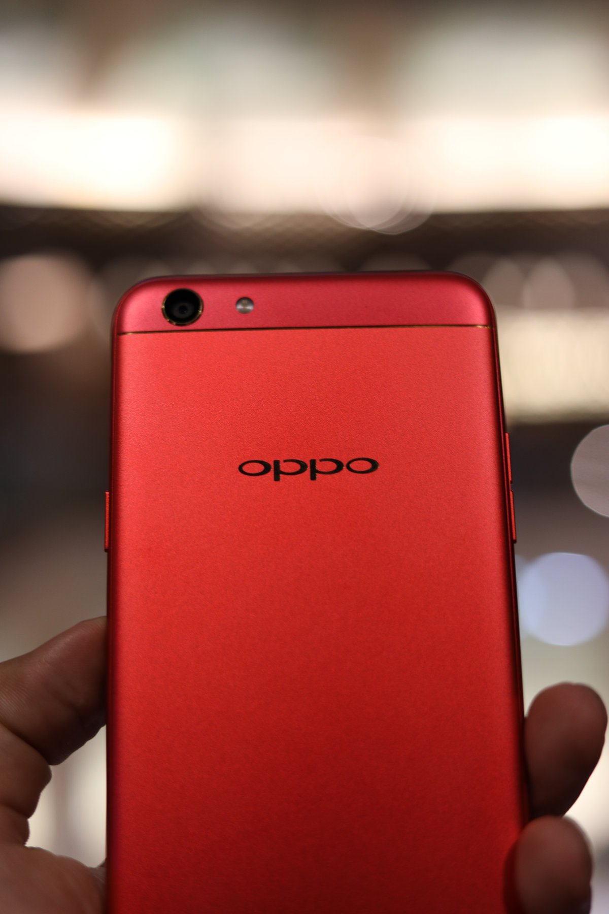 Hands-On: Oppo F3 Red Limited Edition, Lebih Menawan 