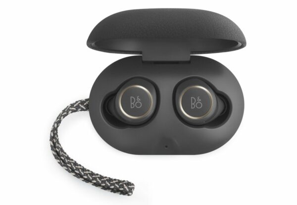 BO Beoplay E8 CharcoalSand OpenCase
