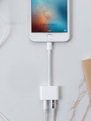 Belkin 3.5mm Audio + Charge Rockstar, Solusi Hilangnya <em>Audio Jack</em> di iPhone 25 belkin rockstar 1