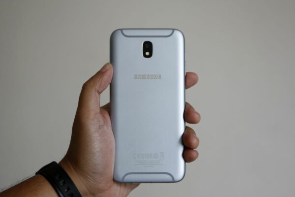 samsung galaxy j7 pro belakang samsung galaxy j7 pro belakang