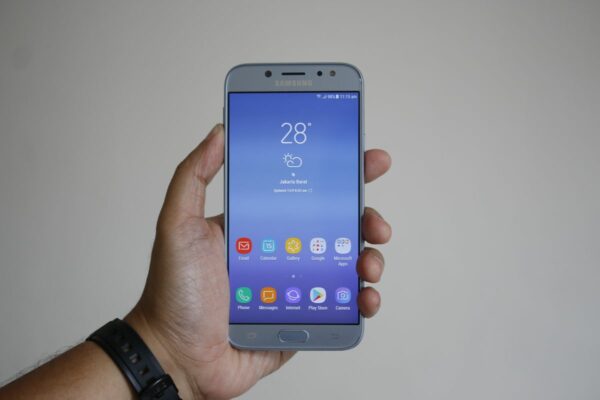 samsung galaxy j7 pro depan samsung galaxy j7 pro depan