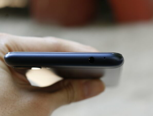 ASUS ZenFone 4 Max Pro 4