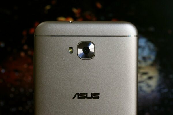 Review Asus ZenFone 4 Selfie: Opsi Menarik untuk yang Gemar Selfie dan Wefie 28 Asus ZenFone 4 Selfie 2