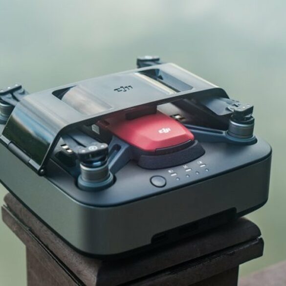 DJI Spark Portable Charging Station: Powerbank Sekaligus Stasiun Isi Ulang Baterai DJI Spark 24 DJI Spark Portable Charging Station 1