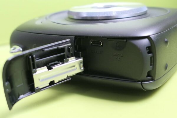 Review Fujifilm Instax Square SQ10: Kamera Instax dengan Konsep Baru 24 Fujifilm Instax Square SQ10 3