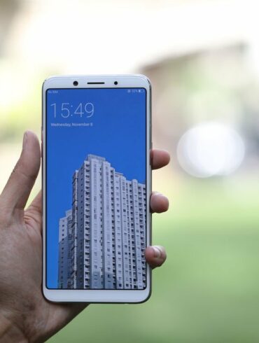 Review OPPO F5: Smartphone Layar Penuh dengan Kamera Selfie Berteknologi A.I. Beauty 44 OPPO F5 layar depan