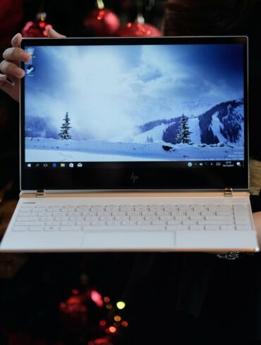 HP Spectre 13 2017 terbuka