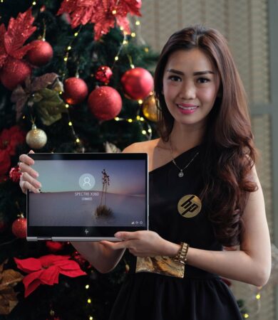 HP Spectre x360 13 open HP Spectre x360 13 open