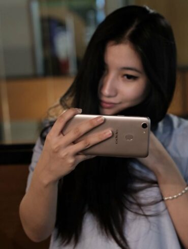 Inilah Kelebihan dan Kekurangan Oppo F5, Smartphone dengan Kamera Depan Berteknologi A.I 55 oppo f5 selfie model