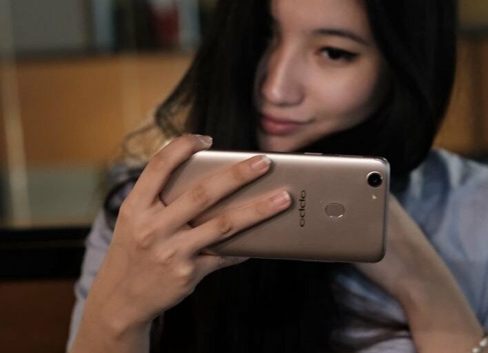 Inilah Kelebihan dan Kekurangan Oppo F5, Smartphone dengan Kamera Depan Berteknologi A.I 34 oppo f5 selfie model