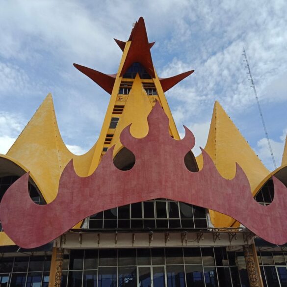 OPPO F5 youth opener 1