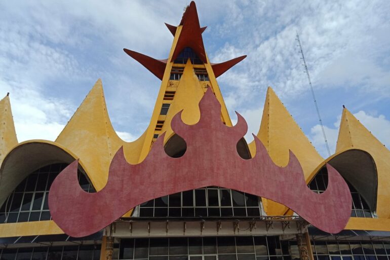 OPPO F5 youth opener 1