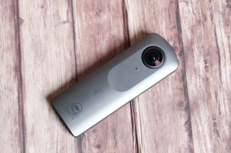 Ricoh Theta V 1