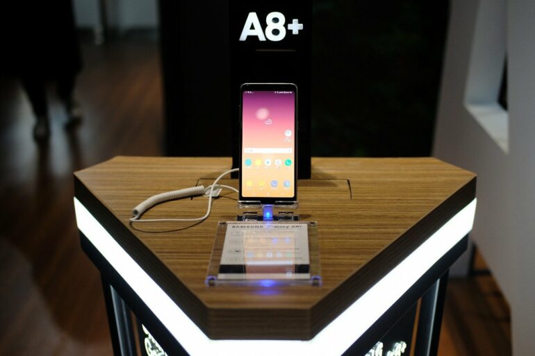 Samsung Galaxy A8 dan Galaxy A8 4