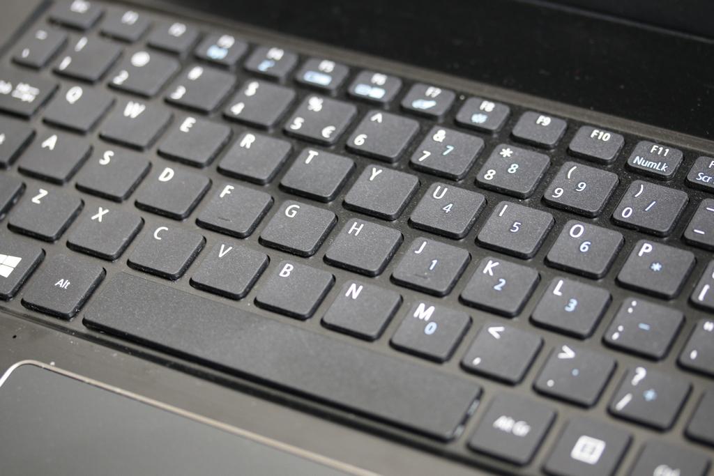 Review Acer Aspire E5-476G, Laptop Pertama dengan Intel Core Generasi 8 di Indonesia 29 acer aspire e5 476g 03