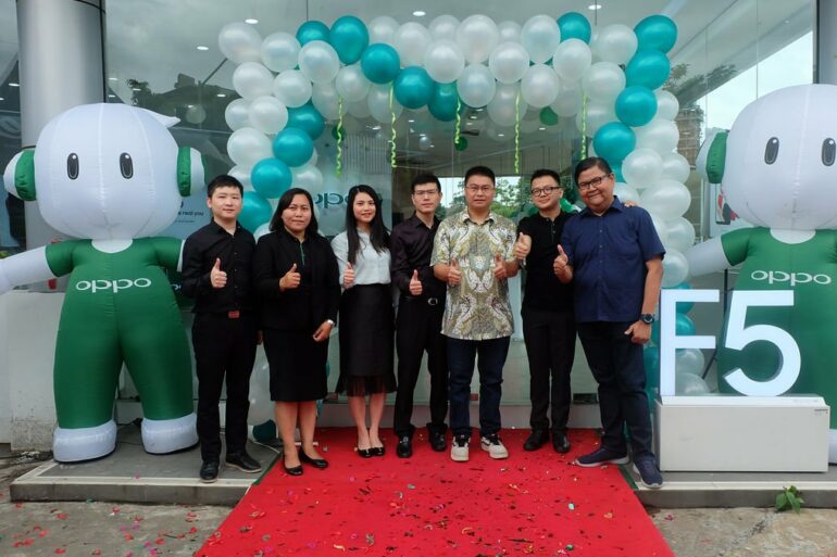 oppo store malang Photo 4