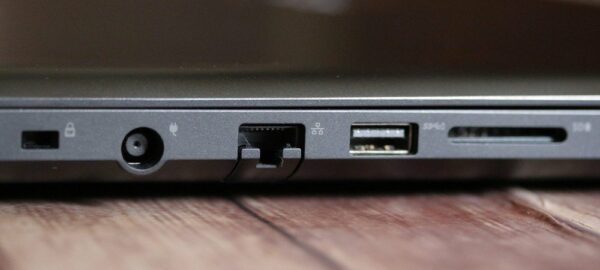 Review Dell Inspiron 15 7577: Laptop Gaming dengan Layar IPS 4K dan GTX 1060 Max-Q 24 Dell Inspiron 15 7577 8