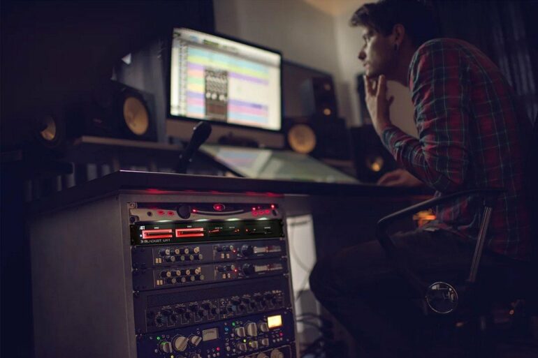 Atech Blackjet UX-1, Card Reader dengan Tambahan Slot SATA dan Koneksi Thunderbolt 31 atech blackjet ux 1 1