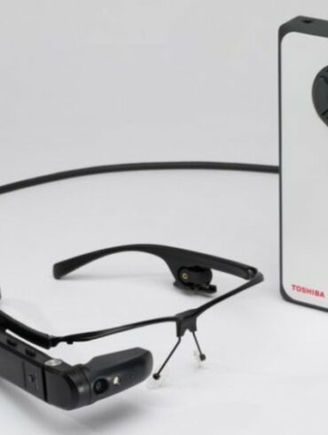 Toshiba DynaEdge AR100 HMD 1 Toshiba DynaEdge AR100 HMD 1