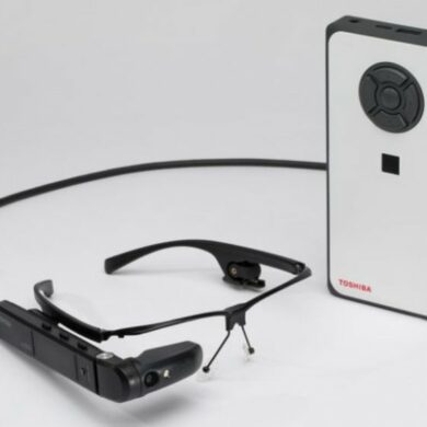 Toshiba DynaEdge AR100 HMD 1