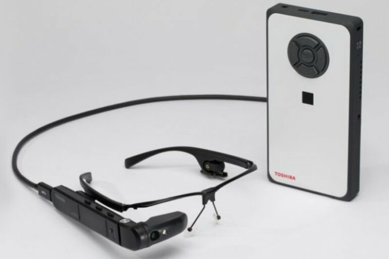 Toshiba DynaEdge AR100 HMD 1