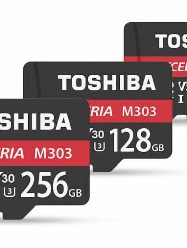 Toshiba EXCERIA M303 1