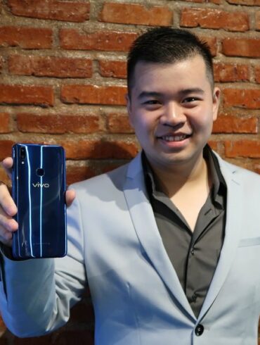 Hadir di Indonesia, Vivo V9 Cool Blue Limited Edition Bisa Dipesan Akhir April 2018 41 Vivo V9 Cool Blue 2