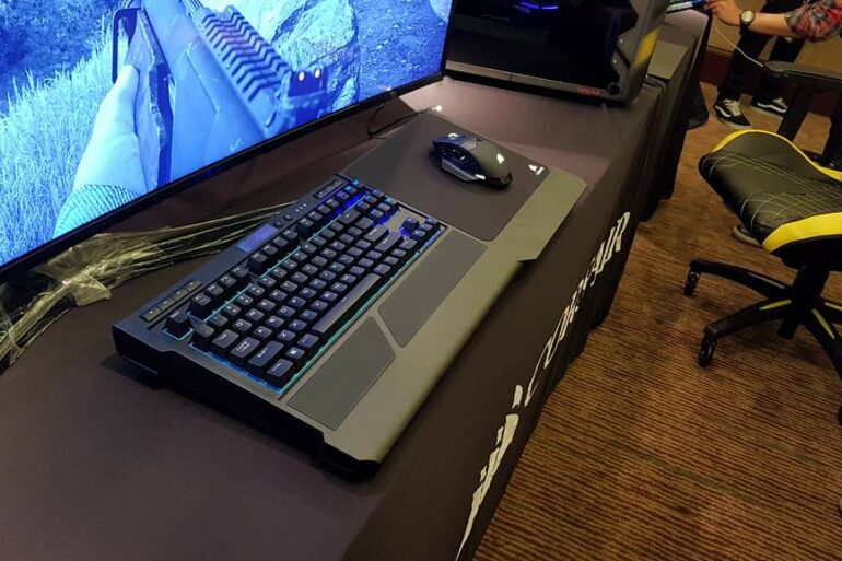 corsair k63 dark core 1