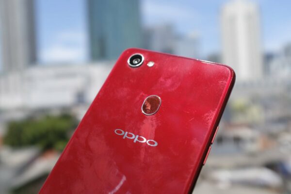 oppo f7 belakang merah